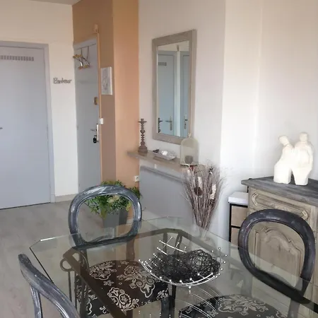 Le Cosy A Avec Vue Exceptionnelle Sur 아파트 *